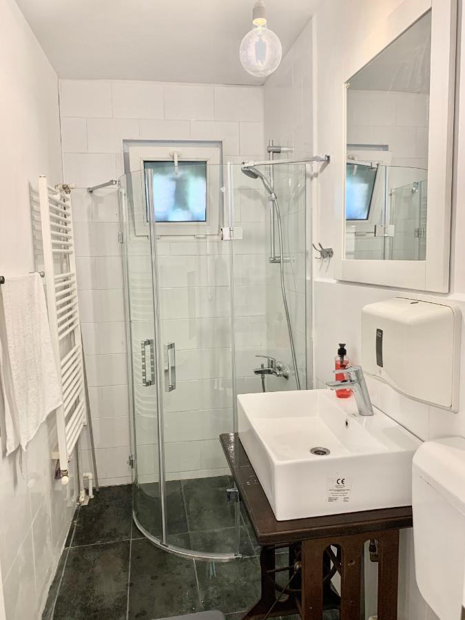 Perfect Place To Stay Self Check In-24H-Netflix-Wifi Resita Exteriör bild