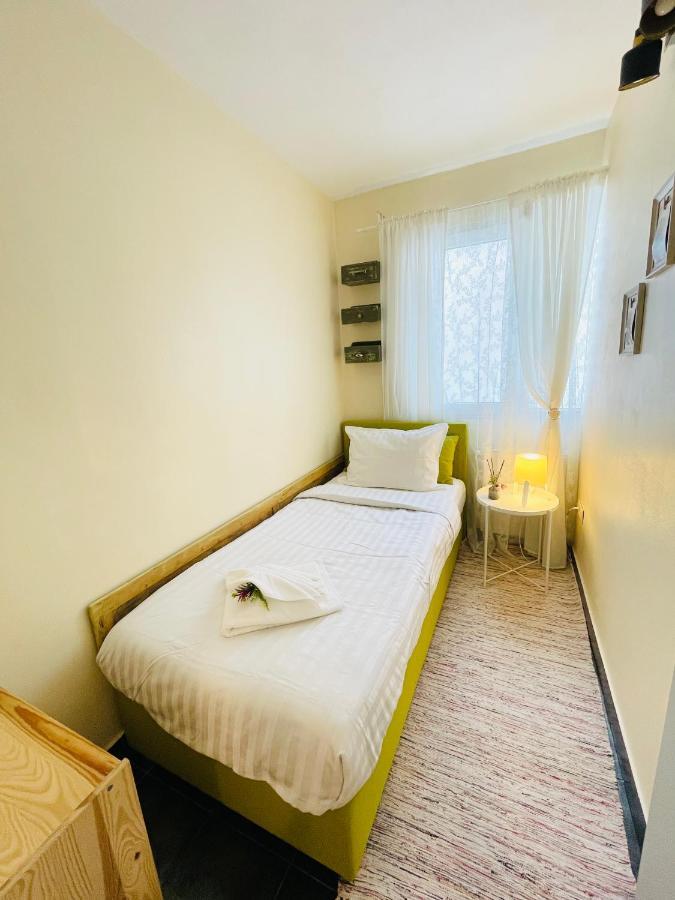 Perfect Place To Stay Self Check In-24H-Netflix-Wifi Resita Exteriör bild