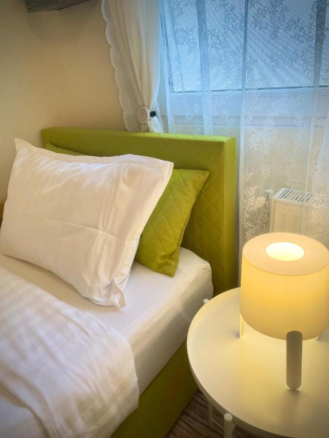 Perfect Place To Stay Self Check In-24H-Netflix-Wifi Resita Exteriör bild